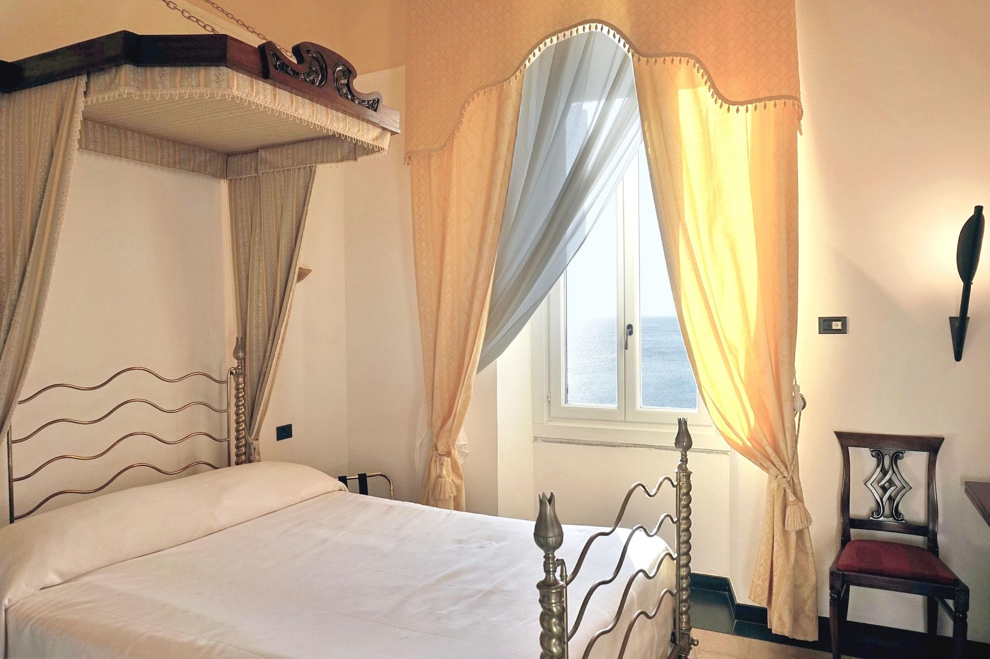 Hotel Tronas & 5*