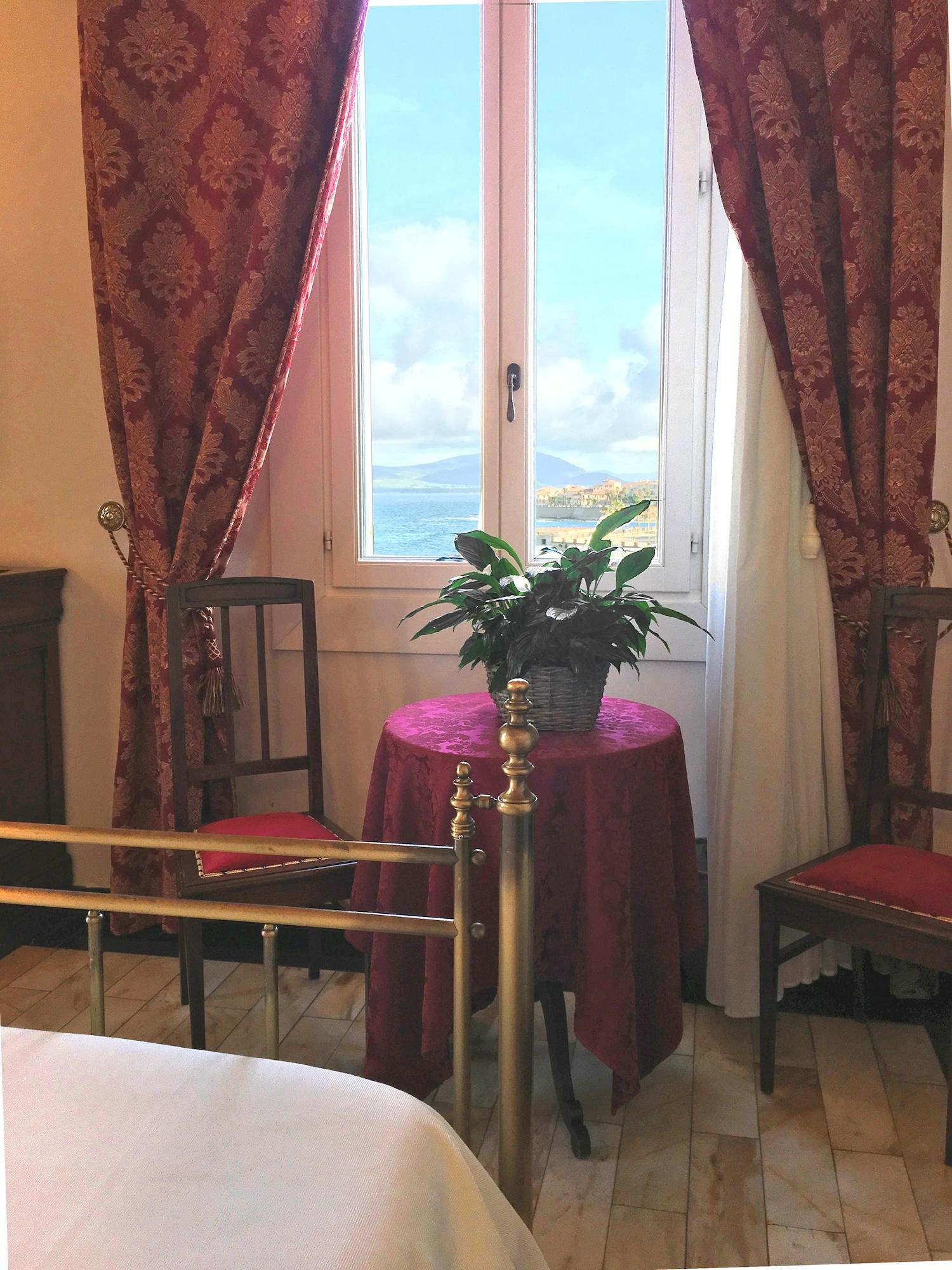 Tronas & Hotel 5*