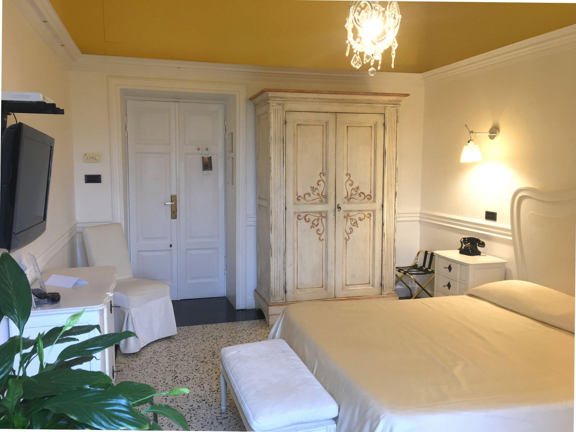 Tronas & Hotel Alghero