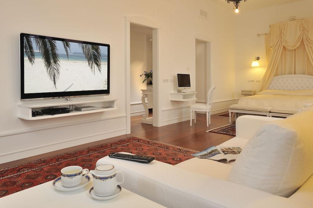 Tronas & Hotel 5*