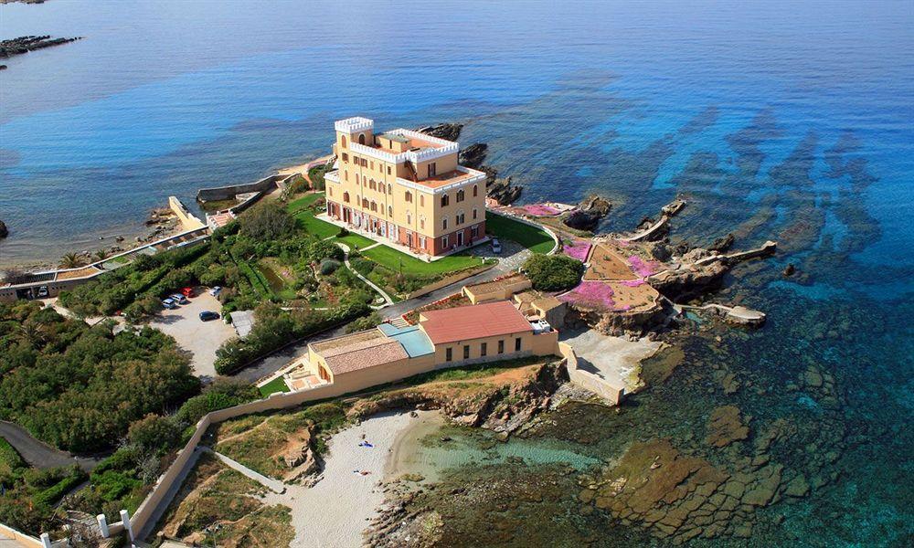 Tronas & Hotel