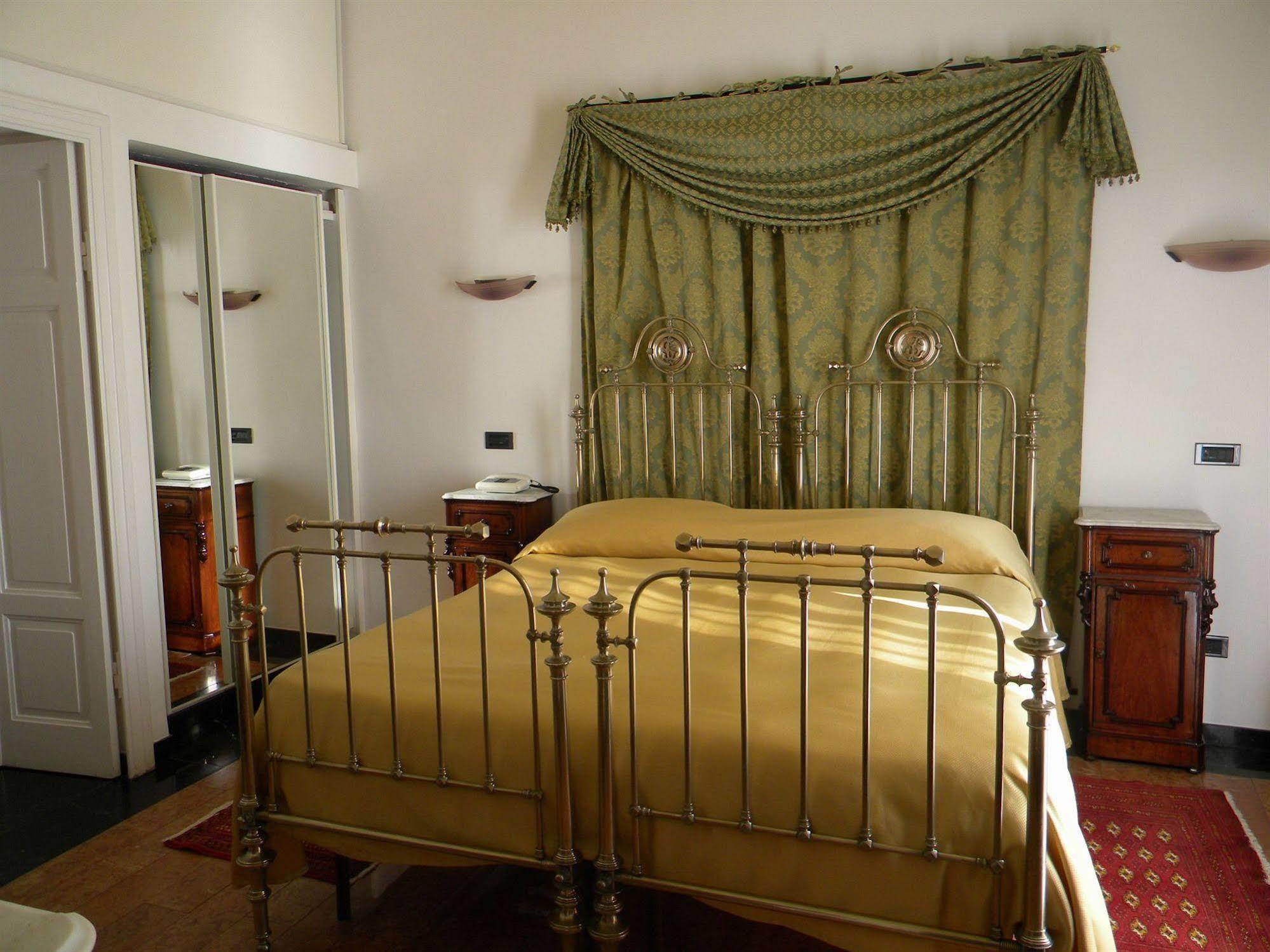 Tronas & Hotel 5*