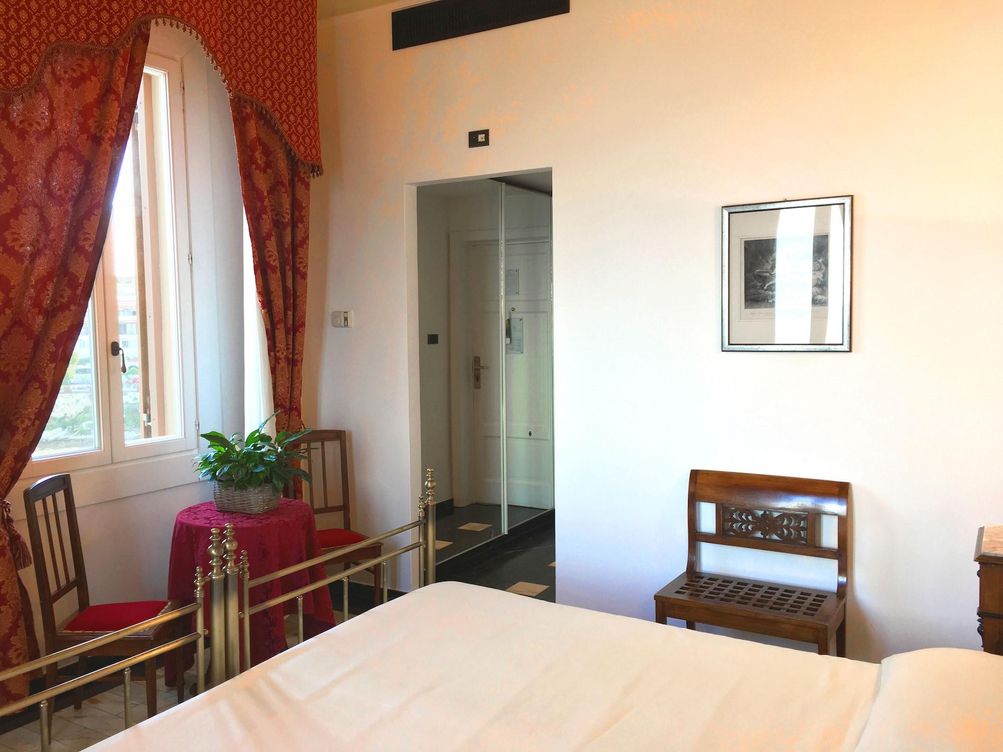 Hotel Tronas &
